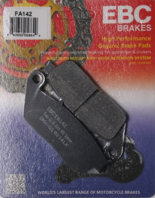 FA142 EBC BRAKES Organic тормозные колодки BMW, C.Z./JAWA, CAGIVA, DAELIM, HONDA, ITALJET, KAWASAKI, KYMCO, PEUGEOT, SACHS (HERCULES), SUZUKI, TRIUMPH, VOXAN, YAMAHA 1987-2013 года выпуска