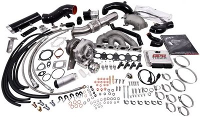 APR T3100012 Уровень III+ Поперечный турбо кит VVT (AWc AWP) 
Литой выпускной коллектор из инконеля от компании APR
Турбонагнетатель на подшипниках серии Ballistic от компании Honeywell/Garrett
Увеличенный корпус датчика массового расхода воздуха, разработанный компанией APR
Специальные патрубки впускной системы из цельного силикона от компании APR
Высокопроизводительные топливные форсунки и топливный насос от APR
Все прилагаемые трубки и оборудование
